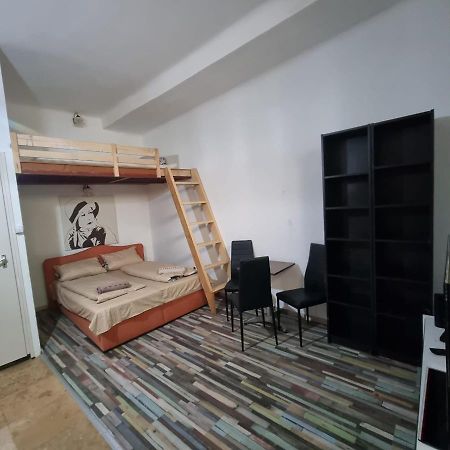 7Dab Apartment Bezeredj Contactless Self -Check-In Budapest Ngoại thất bức ảnh