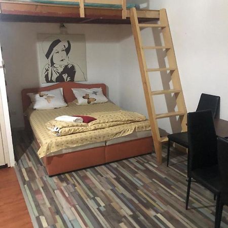 7Dab Apartment Bezeredj Contactless Self -Check-In Budapest Ngoại thất bức ảnh